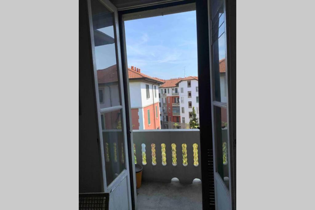 Appartamento Splendido Con Tutti Servizi In Zona Navigli Milán Exterior foto