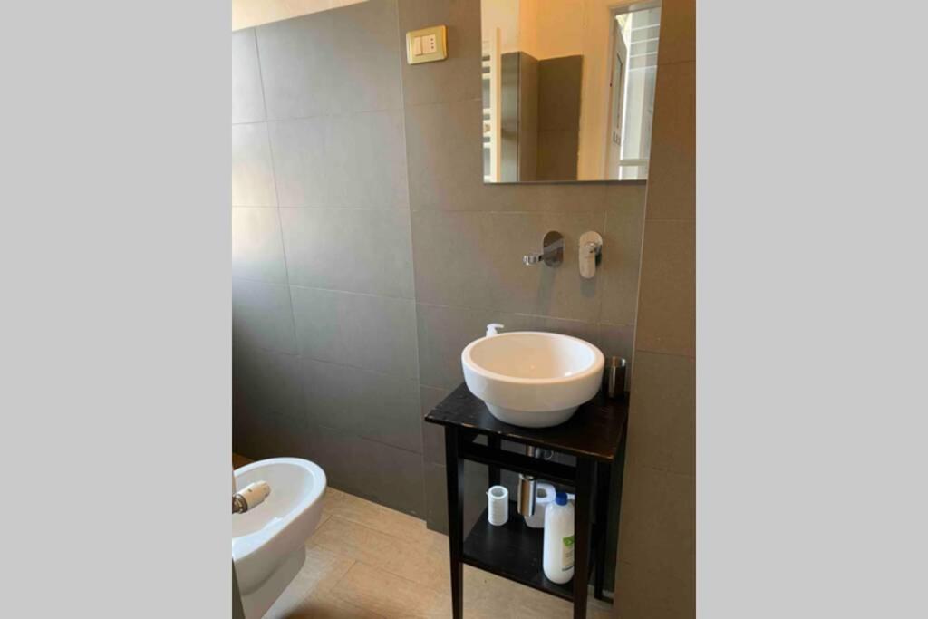 Appartamento Splendido Con Tutti Servizi In Zona Navigli Milán Exterior foto